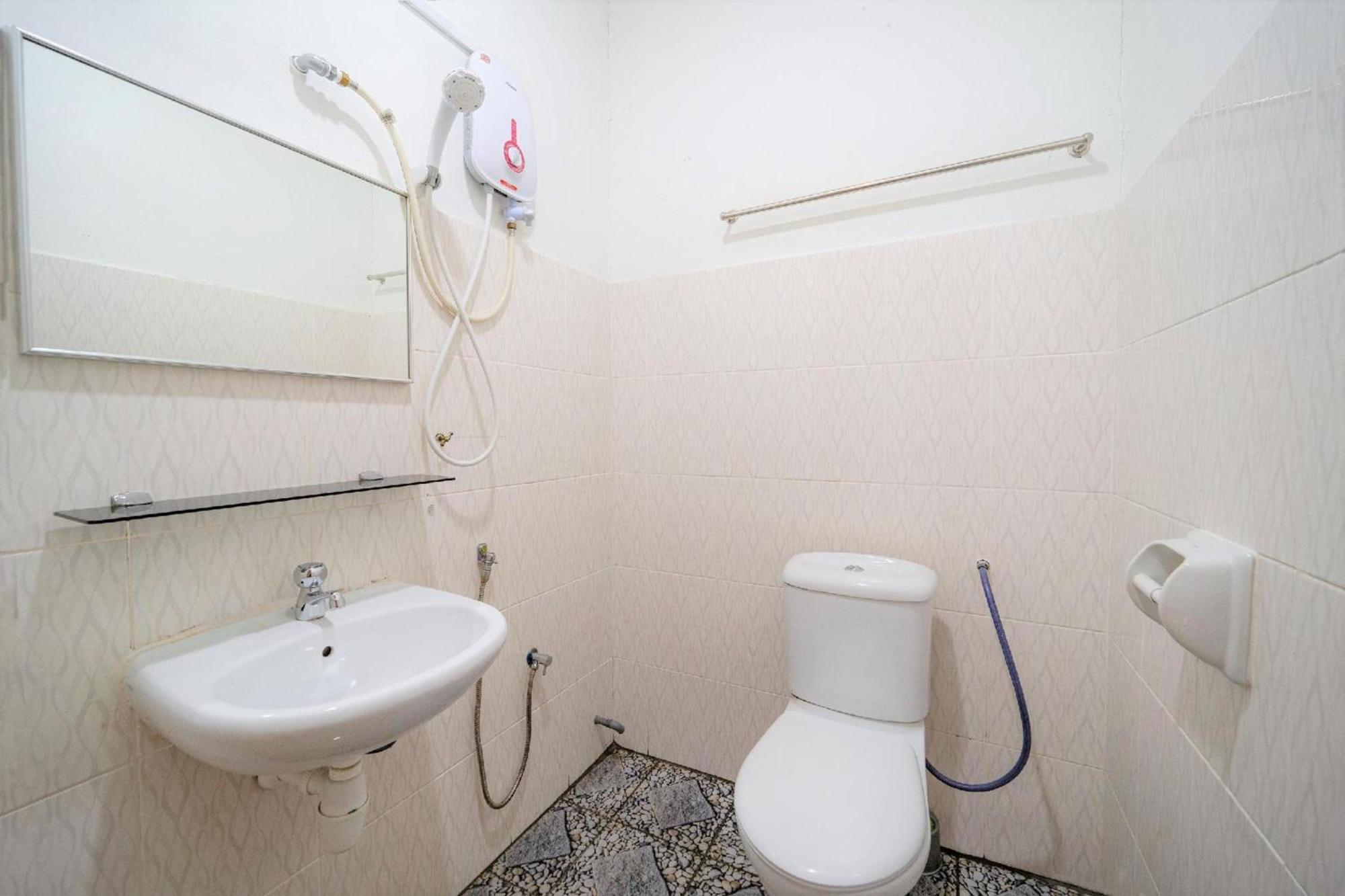 Super Oyo 89807 My Budget Home Бату-Ферринги Экстерьер фото